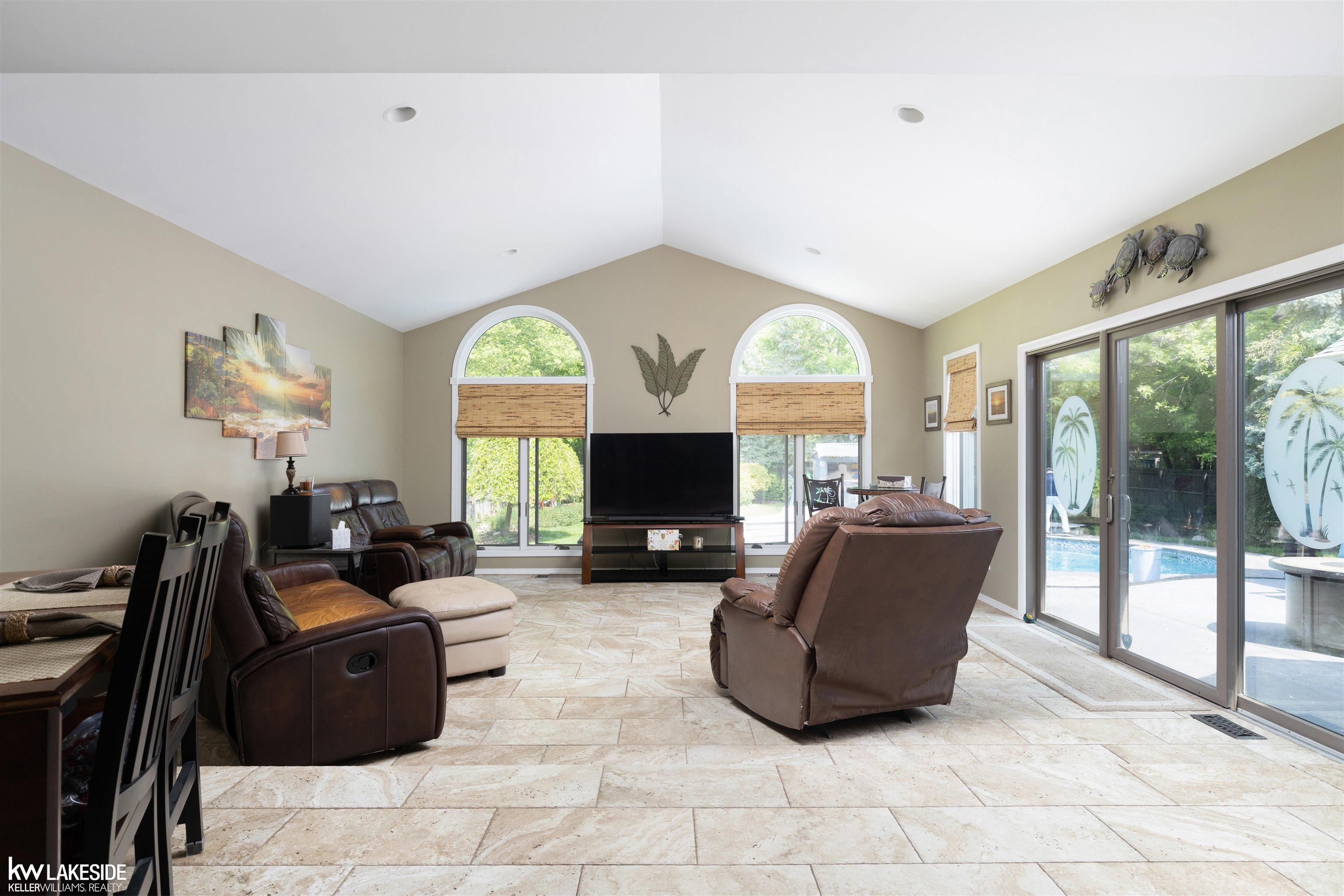 47485 Sugarbush Road Chesterfield, MI 48047 - Photo 9 of 39