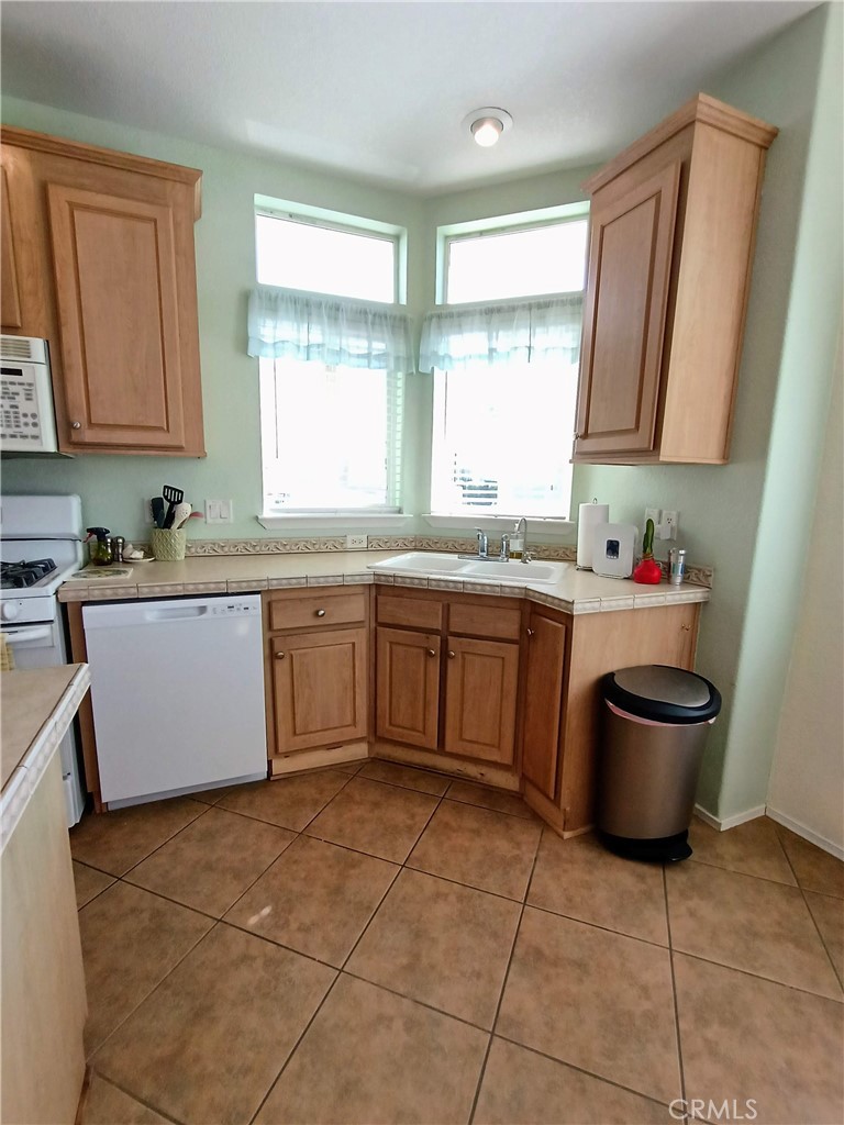 17640 Corkill Road, Unit 40 Desert Hot Springs, CA 92241 - Photo 12 of 55 Kitchen