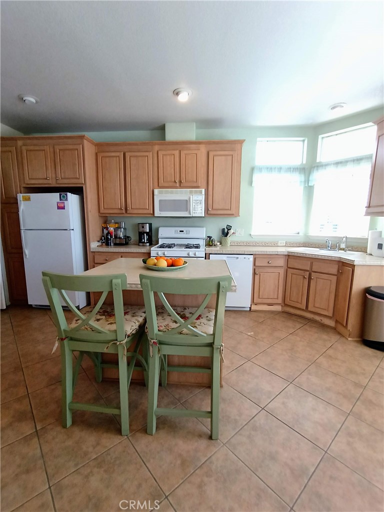 17640 Corkill Road, Unit 40 Desert Hot Springs, CA 92241 - Photo 3 of 55 Kitchen
