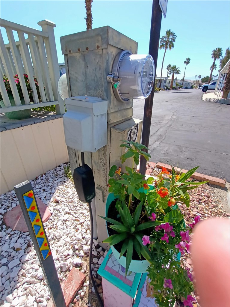 17640 Corkill Road, Unit 40 Desert Hot Springs, CA 92241 - Photo 5 of 55 Electric vehicle charging