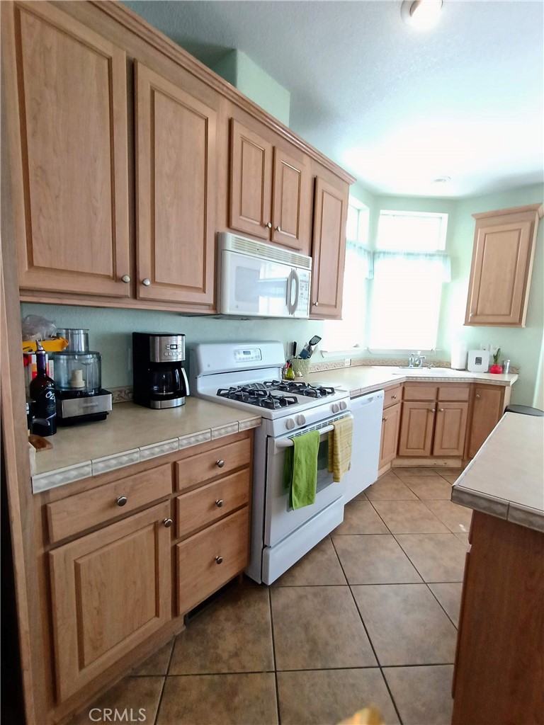 17640 Corkill Road, Unit 40 Desert Hot Springs, CA 92241 - Photo 9 of 55 Kitchen