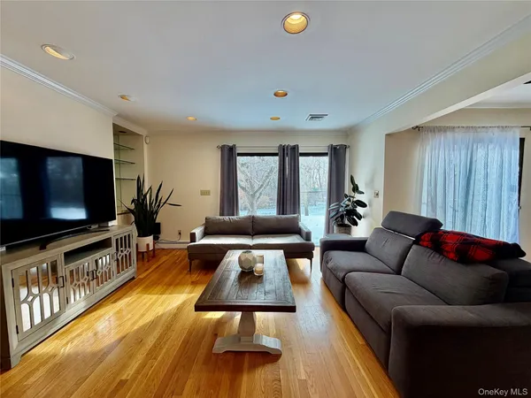 $6,500 | 75 Greenway Close, Unit 1, Rye Brook, NY 10573