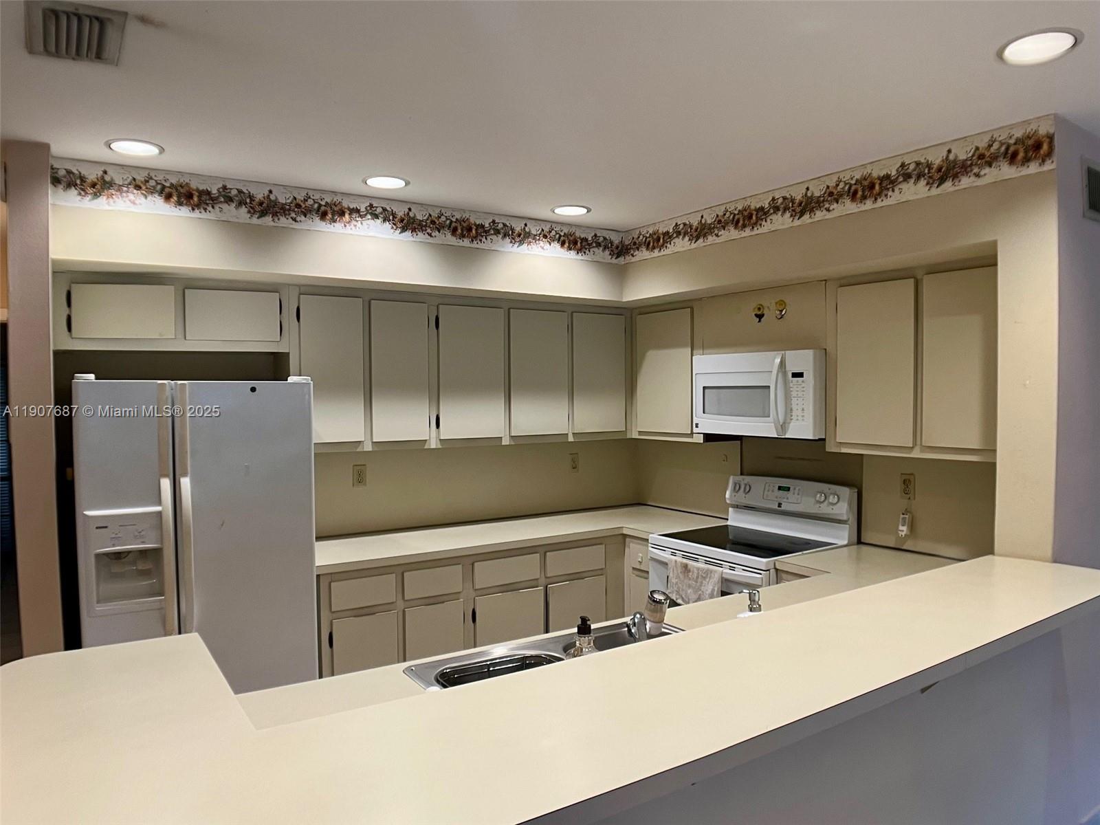 15167 Montrose Road Miami Lakes, FL 33016 - Photo 5 of 11 Gallery Image 5