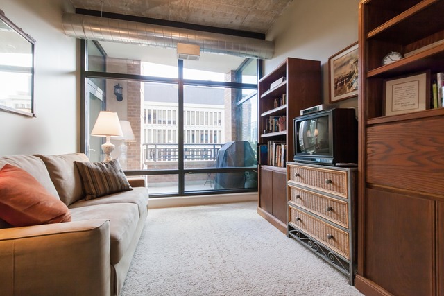 520 South State Street, Unit 501 Chicago, IL 60605 - Photo 18 of 25 a living room with furniture and a large window