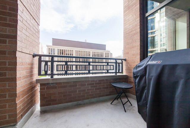 520 South State Street, Unit 501 Chicago, IL 60605 - Photo 22 of 25 a view of entryway and kitchen