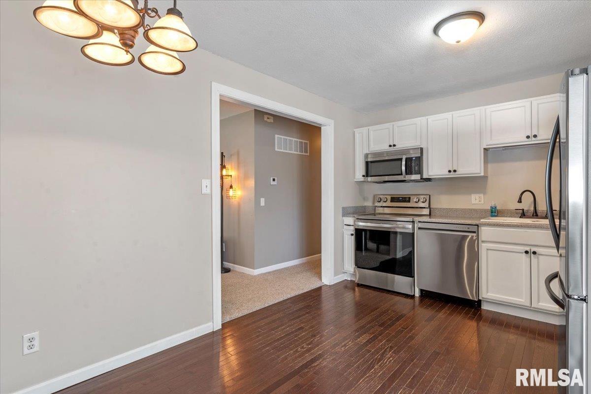 2913 Selkirk Road Springfield, IL 62702 - Photo 12 of 40