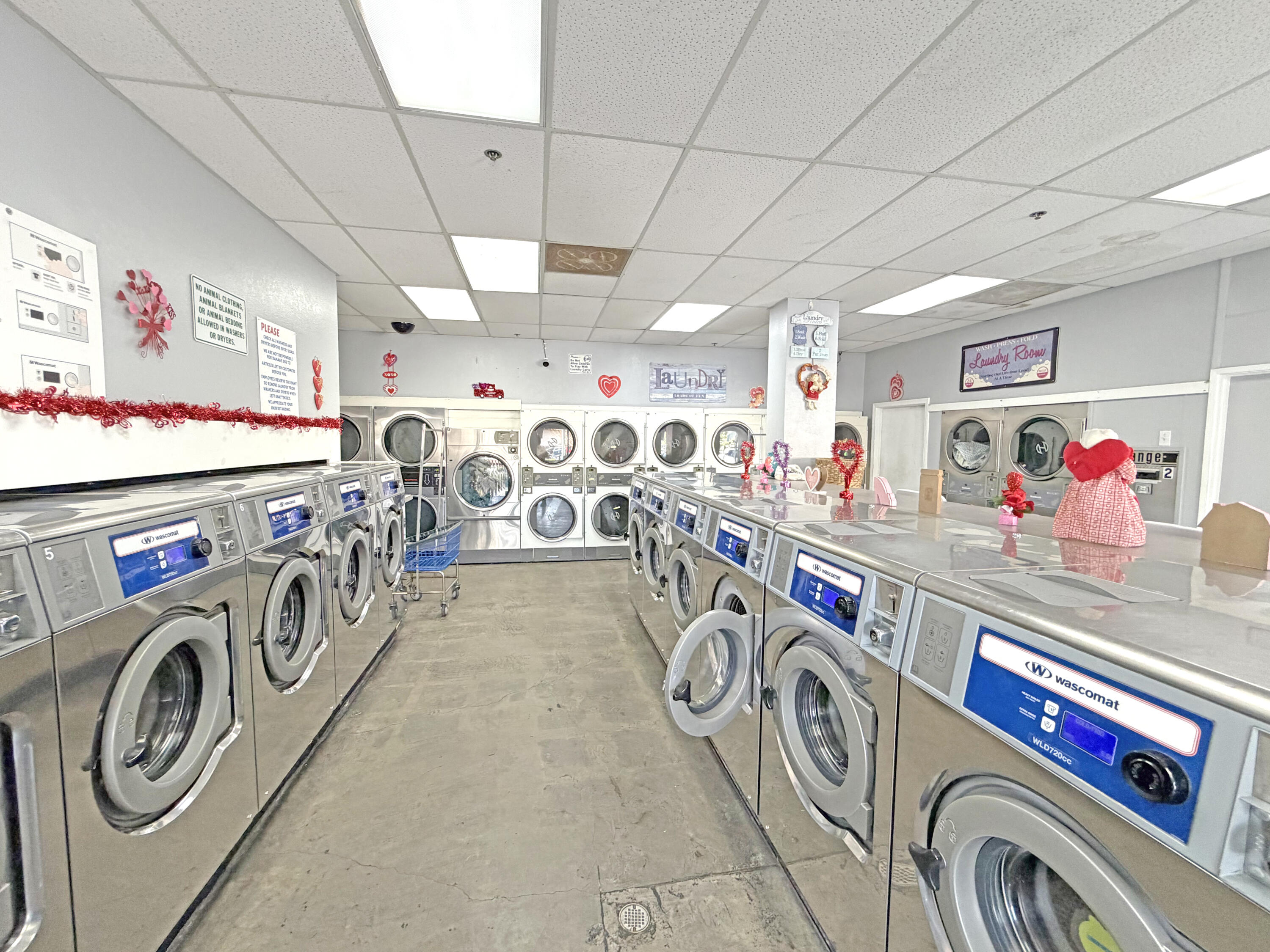 315 Meigs Road Santa Barbara, CA 93109 - Photo 8 of 14 a utility room with dryer and washer