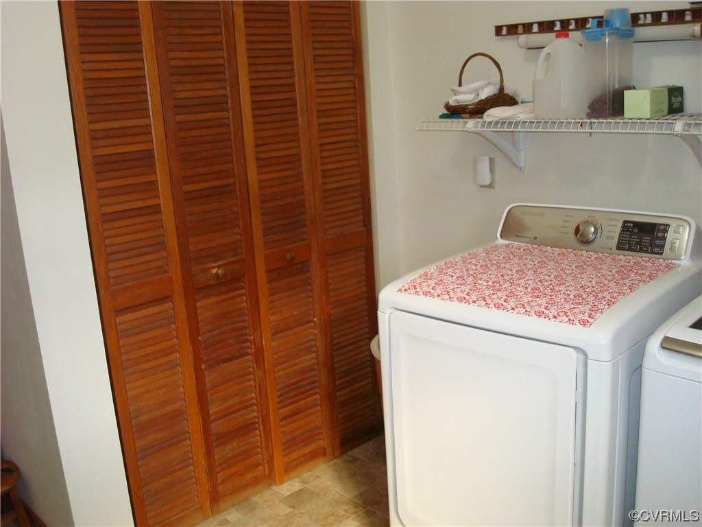 12803 Spring Run Road Chesterfield, VA 23832 - Photo 21 of 40 a utility room with dryer and washer