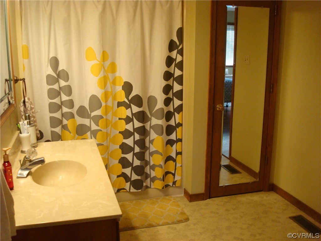 12803 Spring Run Road Chesterfield, VA 23832 - Photo 27 of 40 a view of a bathroom with a shower curtain
