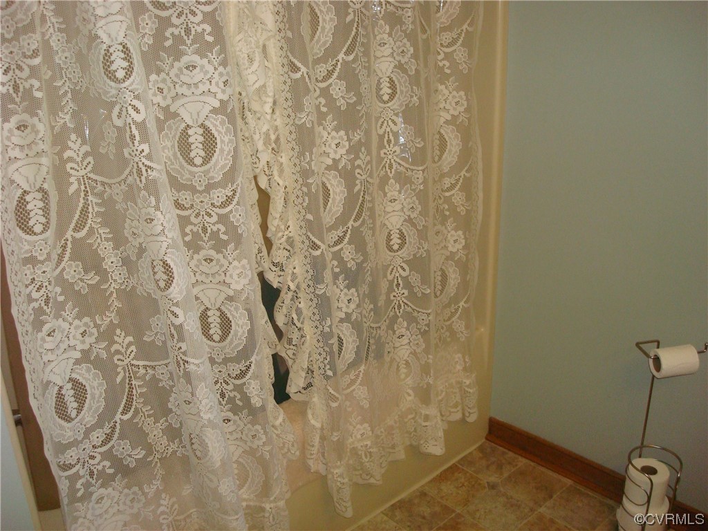 12803 Spring Run Road Chesterfield, VA 23832 - Photo 31 of 40 a bathroom with a shower curtain