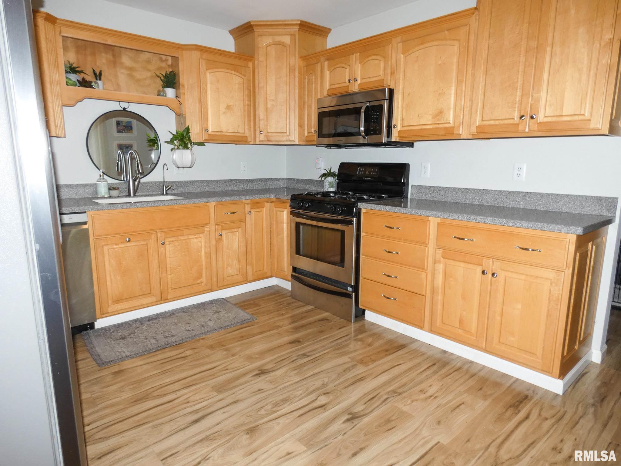 6732 North Post Oak Road Peoria, IL 61615 - Photo 8 of 31 Gallery Image 8