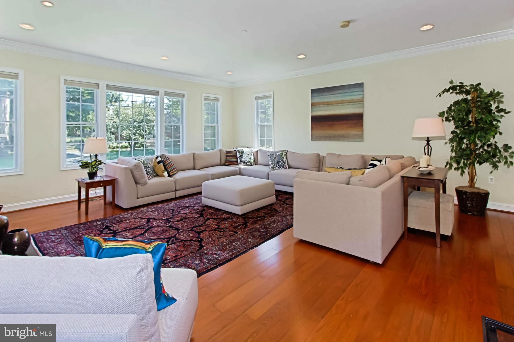 2830 North Rochester Street Arlington, VA 22213 - Photo 11 of 30 Family Room