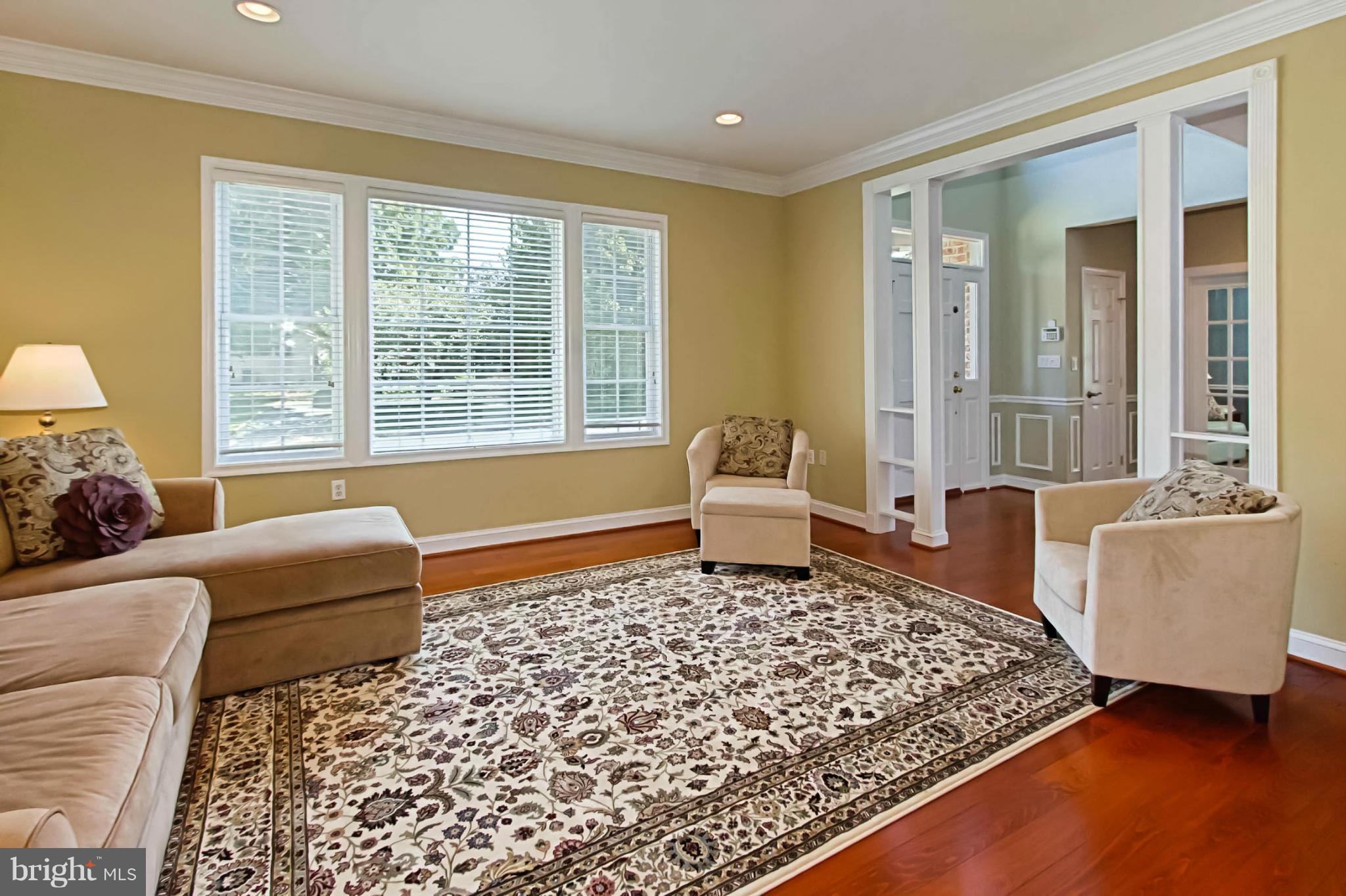 2830 North Rochester Street Arlington, VA 22213 - Photo 14 of 30 Living Room