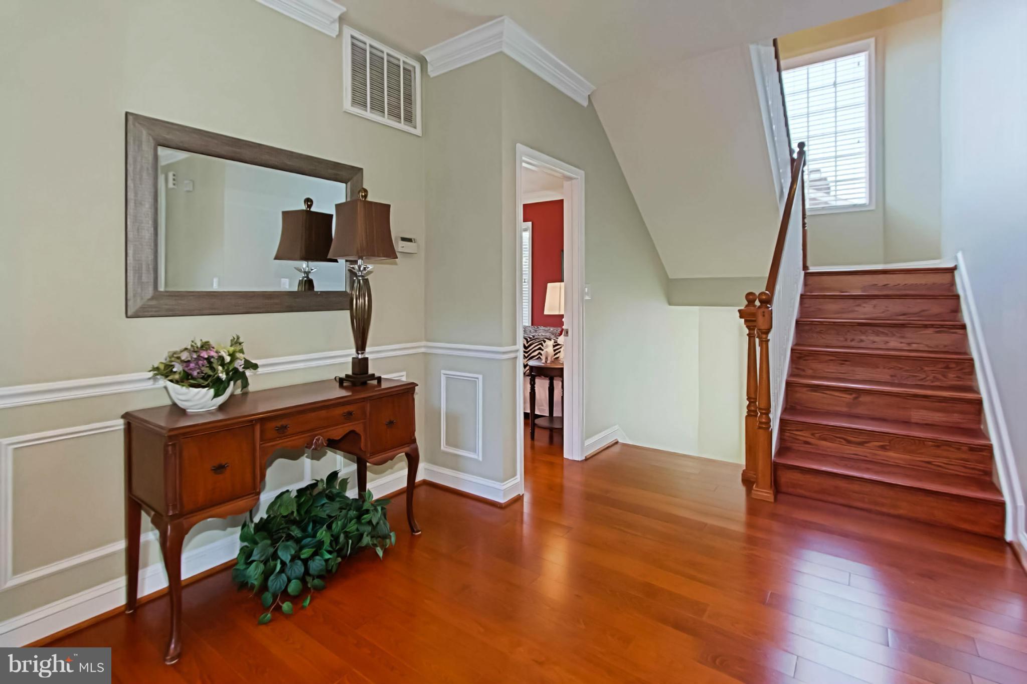 2830 North Rochester Street Arlington, VA 22213 - Photo 17 of 30 Front Hall