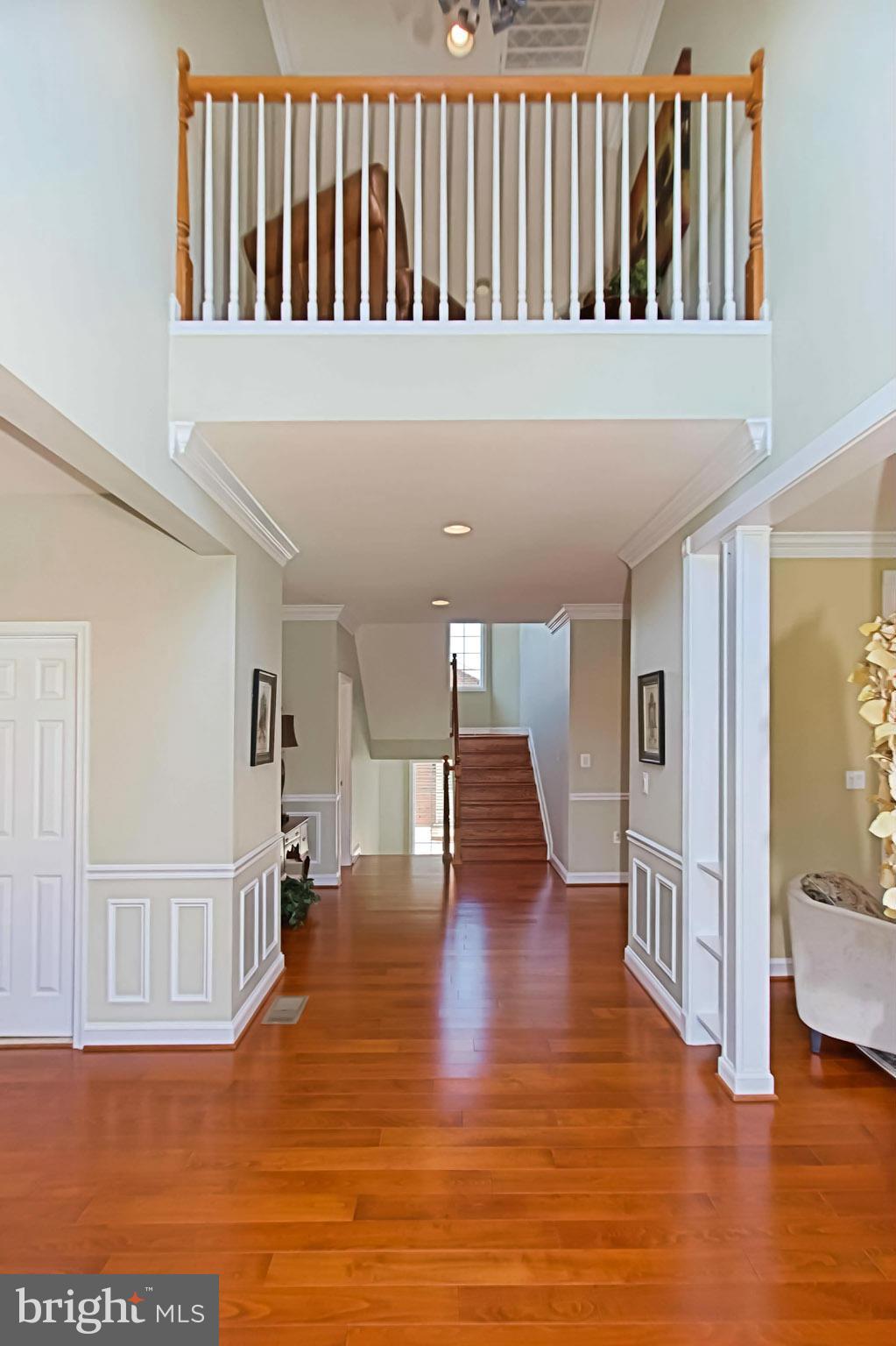 2830 North Rochester Street Arlington, VA 22213 - Photo 4 of 30 Front hall