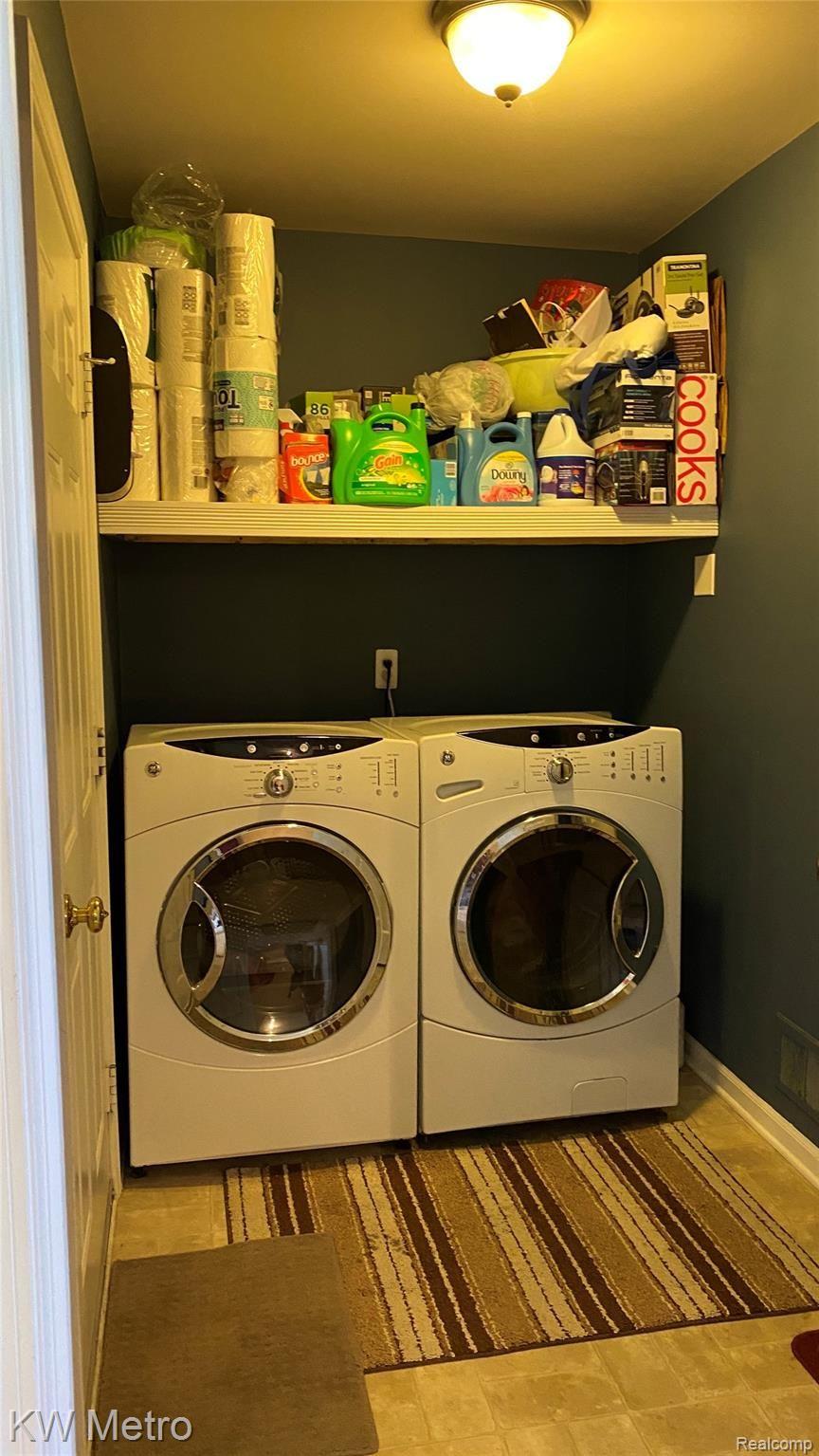 45568 Rathmore Drive Macomb, MI 48044 - Photo 15 of 20 Laundry room