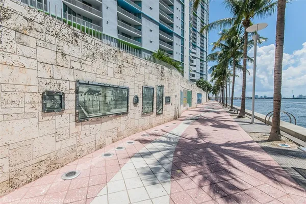 $3,500 | 335 South Biscayne Boulevard, Unit 1500, Miami, FL 33131