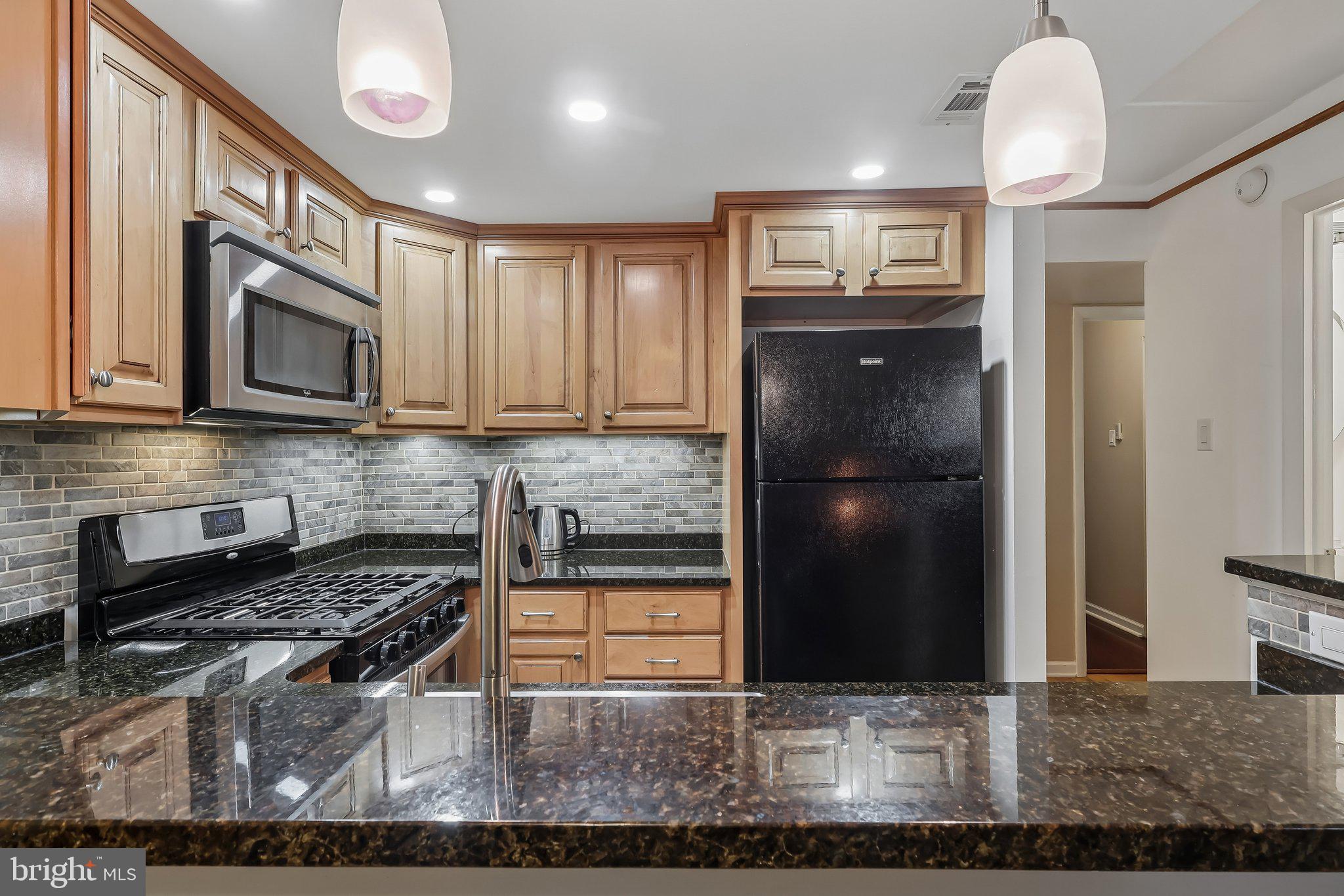 20102 Delaire Landing Road, Unit 102 Philadelphia, PA 19114 - Photo 4 of 31