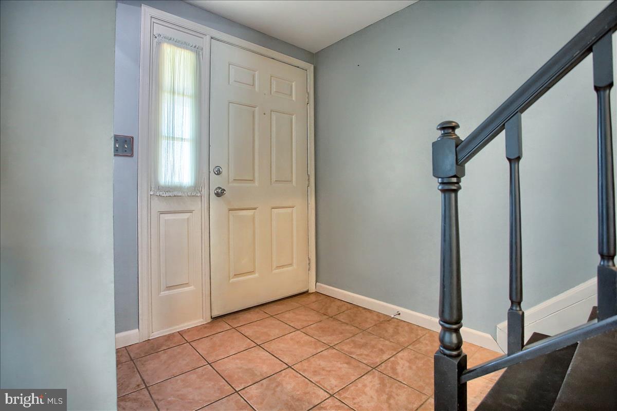 5445 Pond Road Harrisburg, PA 17111 - Photo 4 of 27 Gallery Image 4
