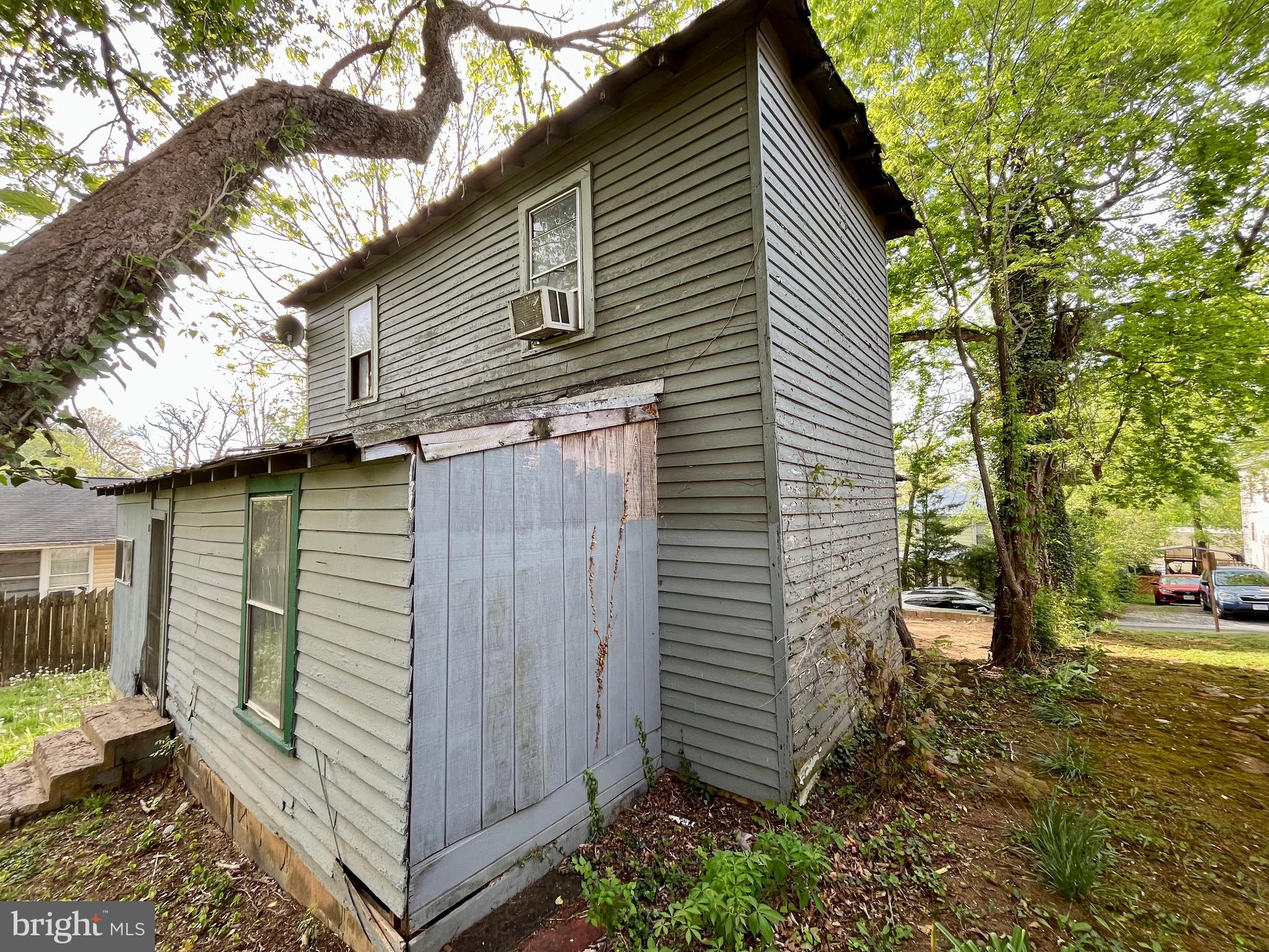 407 Carruthers Street Lexington, VA 24450 - Photo 27 of 29 a backyard of a house with lots of green space