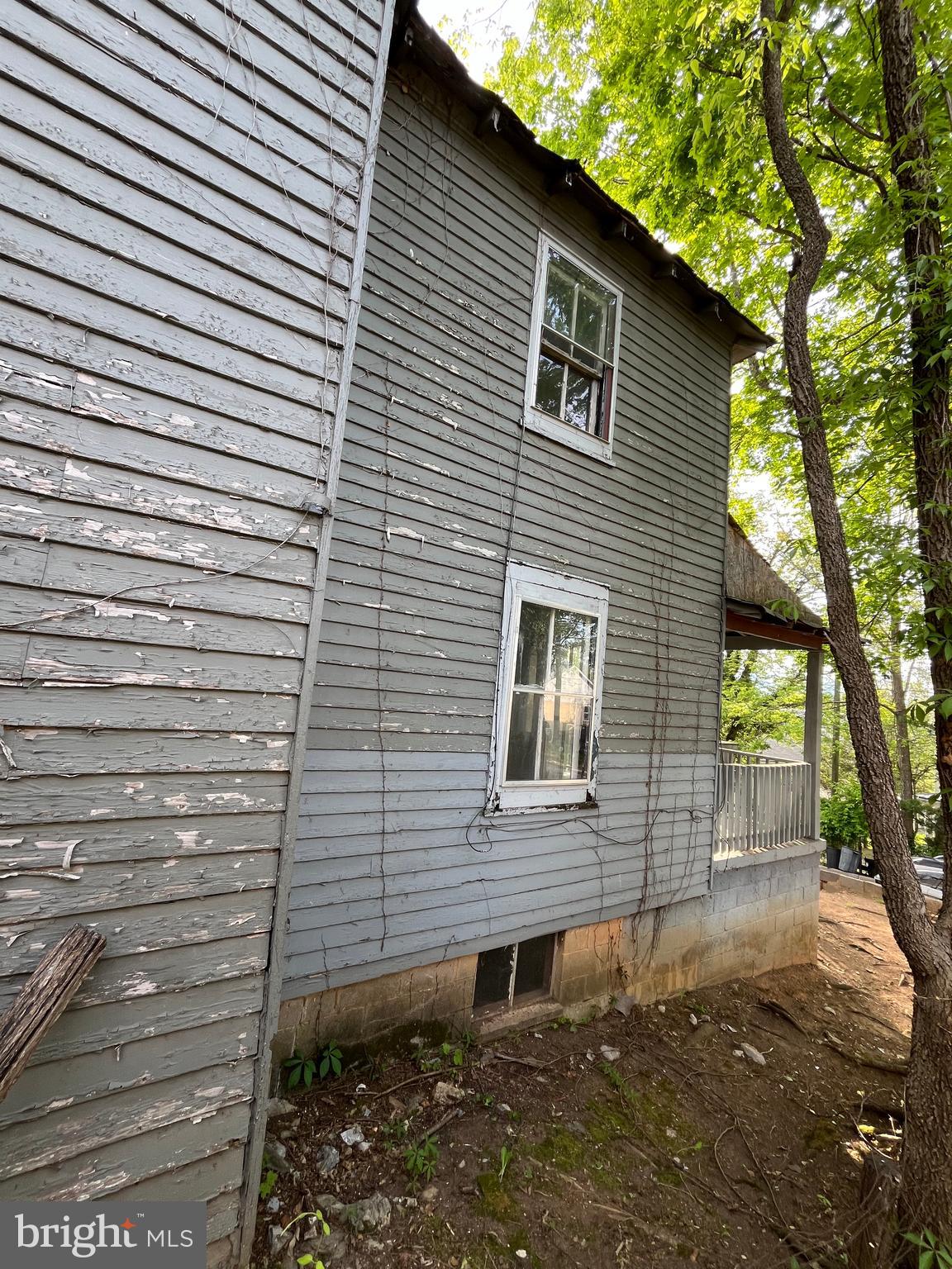 407 Carruthers Street Lexington, VA 24450 - Photo 28 of 29 a view of a backyard of the house