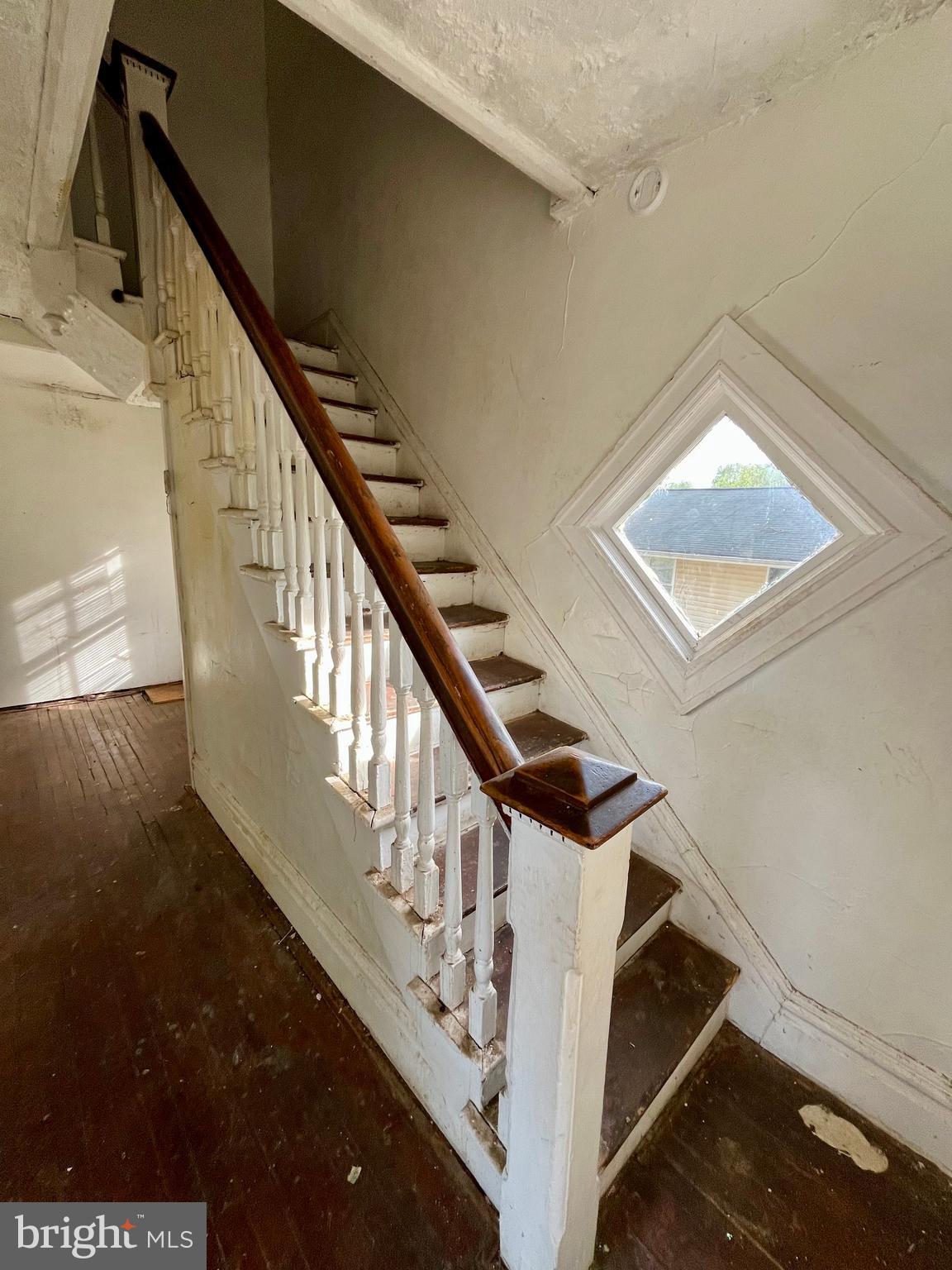 407 Carruthers Street Lexington, VA 24450 - Photo 3 of 29 a view of entryway