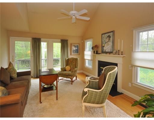 106 Channel View, Unit 3 Warwick, RI 02889 - Photo 5 of 12 Living Room.