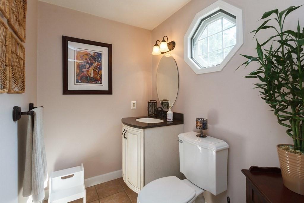 18 Thomas Road Berkley, MA 02779 - Photo 14 of 34 Gallery Image 14