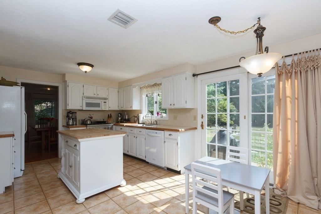 18 Thomas Road Berkley, MA 02779 - Photo 4 of 34 Gallery Image 4