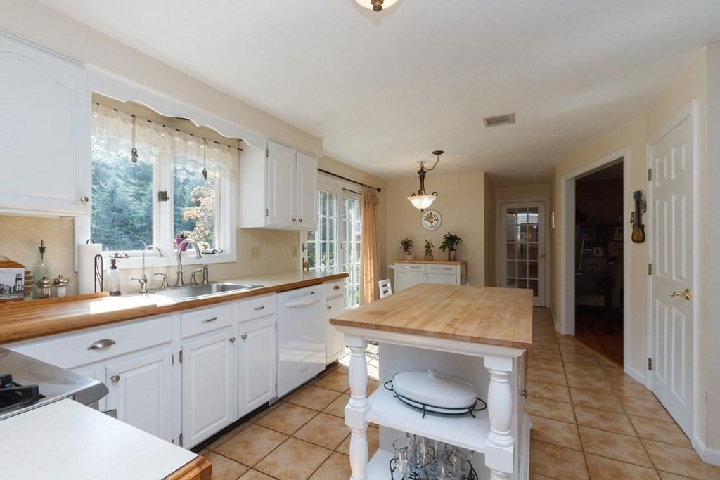 18 Thomas Road Berkley, MA 02779 - Photo 5 of 34 Gallery Image 5