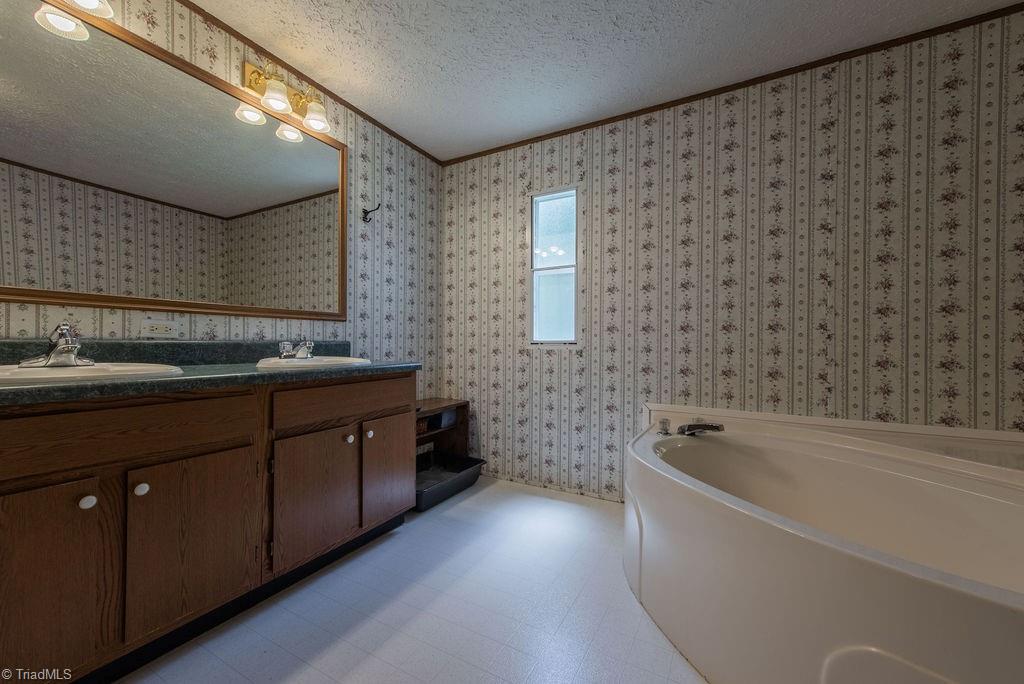 2276 Reedy Creek Road Lexington, NC 27295 - Photo 14 of 33 Gallery Image 14