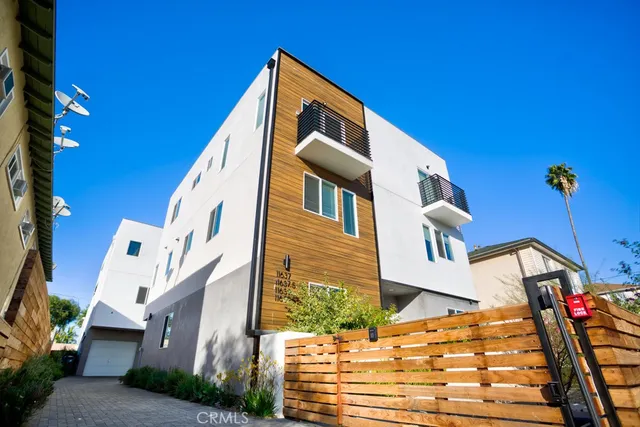 $3,500 | 11639 Burbank Boulevard, North Hollywood, CA 91601