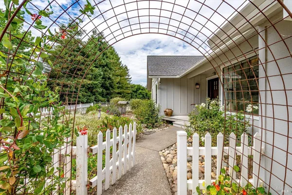 $1,700,000 | 426 King Road, Petaluma, CA 94952