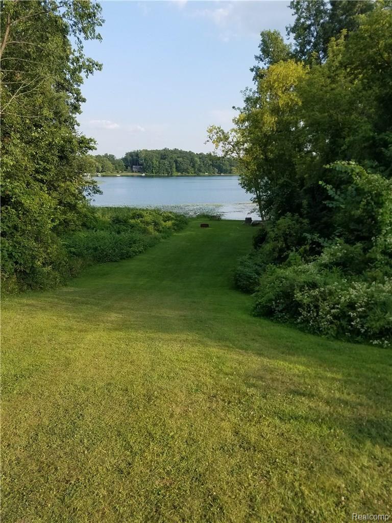 18329 Hickory Ridge Road Fenton, MI 48430 - Photo 26 of 38 Store your boat, go out fishing, or spend some time Kayaking