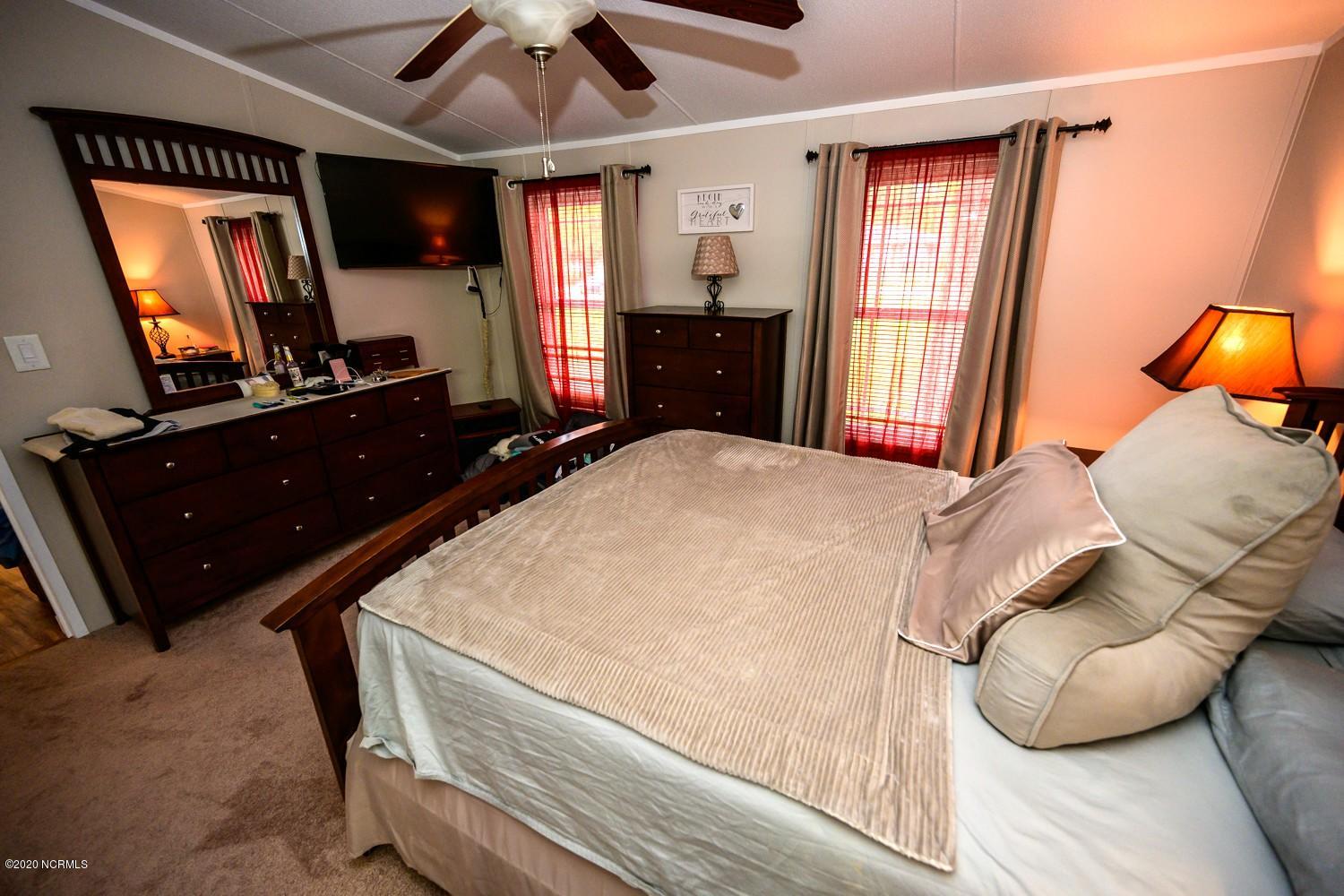 215 Wildlife Road New Bern, NC 28560 - Photo 11 of 23 master bedroom
