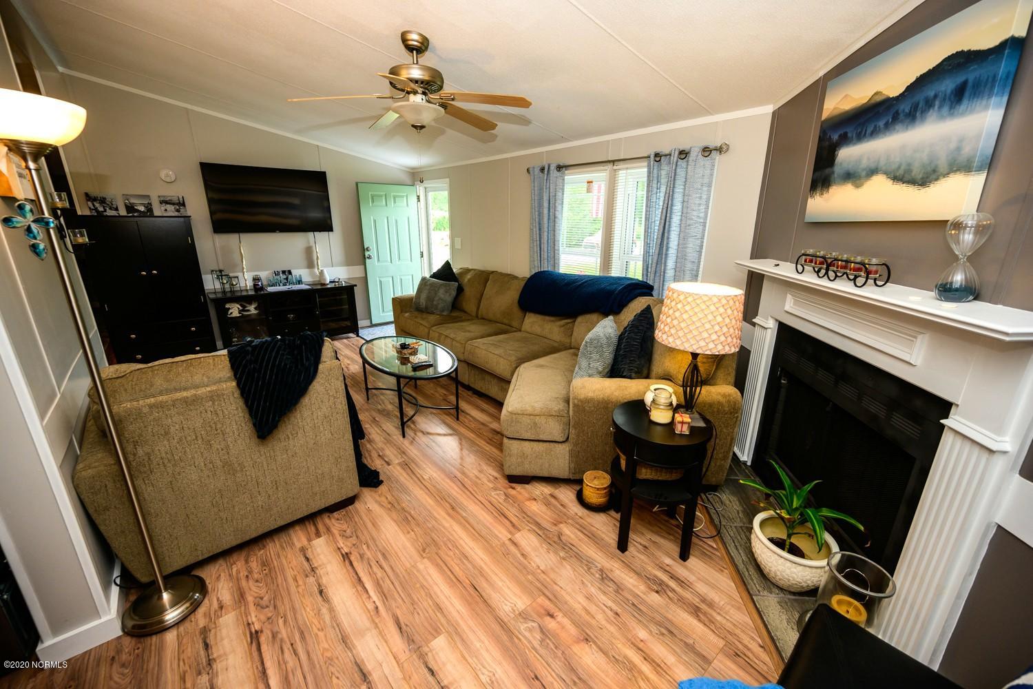 215 Wildlife Road New Bern, NC 28560 - Photo 16 of 23 living room