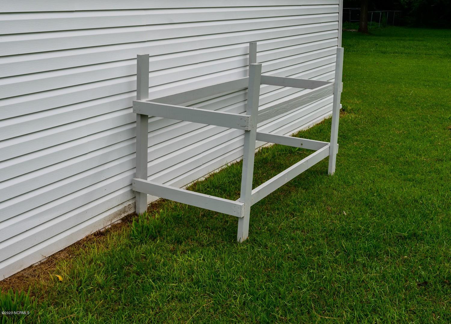 215 Wildlife Road New Bern, NC 28560 - Photo 20 of 23 kayak stand