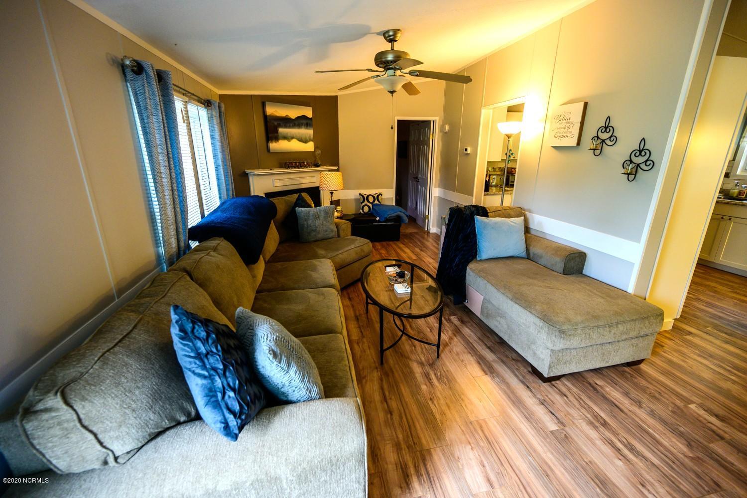 215 Wildlife Road New Bern, NC 28560 - Photo 3 of 23 Living room 2
