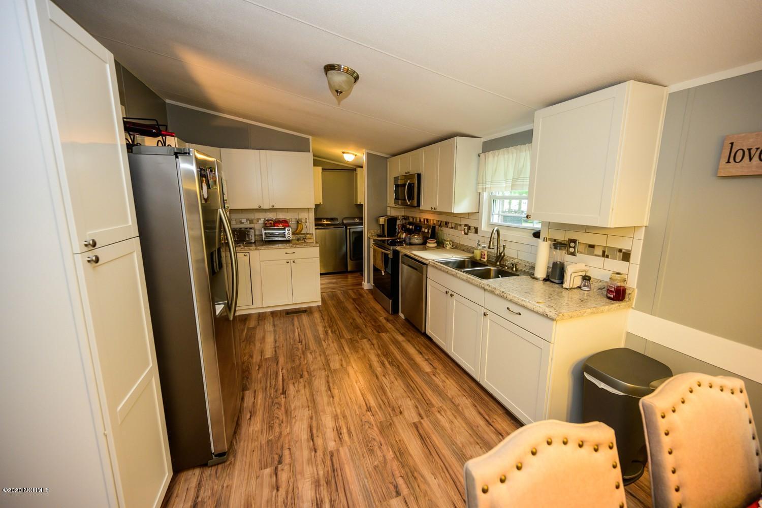 215 Wildlife Road New Bern, NC 28560 - Photo 4 of 23 dr to kitchen