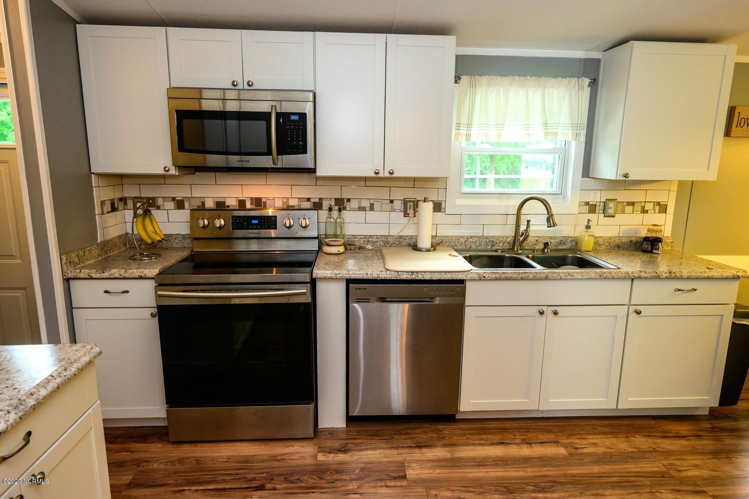 215 Wildlife Road New Bern, NC 28560 - Photo 7 of 23 kitchen