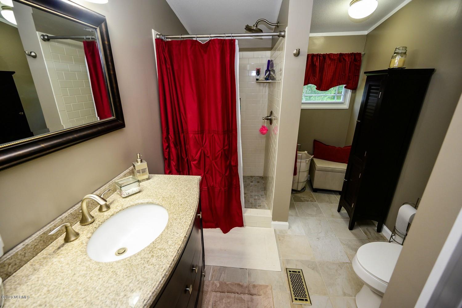 215 Wildlife Road New Bern, NC 28560 - Photo 10 of 23 master bath