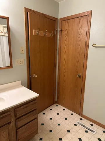 $189,900 | 401 Shumway Street, Lena, IL 61048