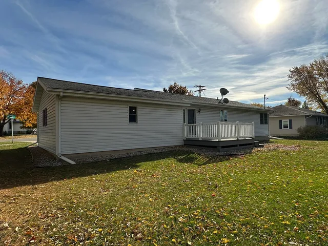 $189,900 | 401 Shumway Street, Lena, IL 61048