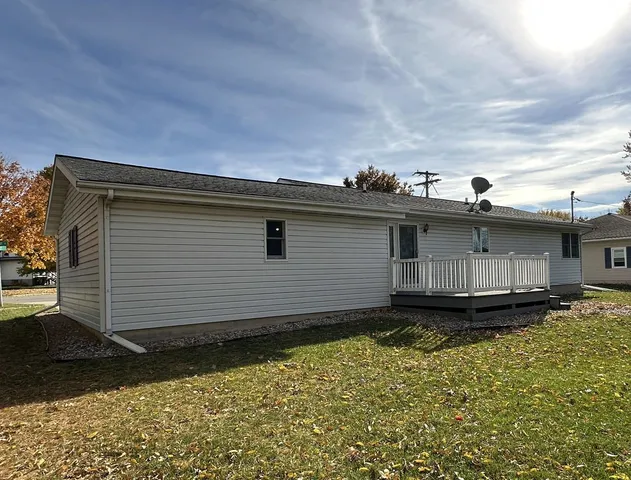 $189,900 | 401 Shumway Street, Lena, IL 61048