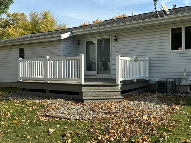 $189,900 | 401 Shumway Street, Lena, IL 61048