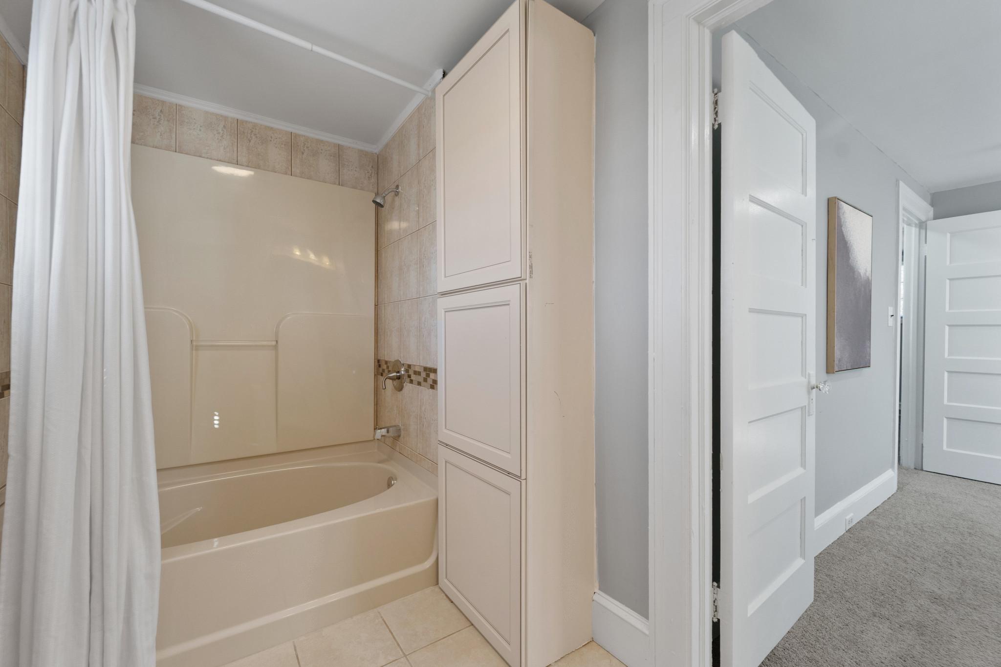 2808 Chelsea Terrace Baltimore, MD 21216 - Photo 18 of 29 Primary bathroom