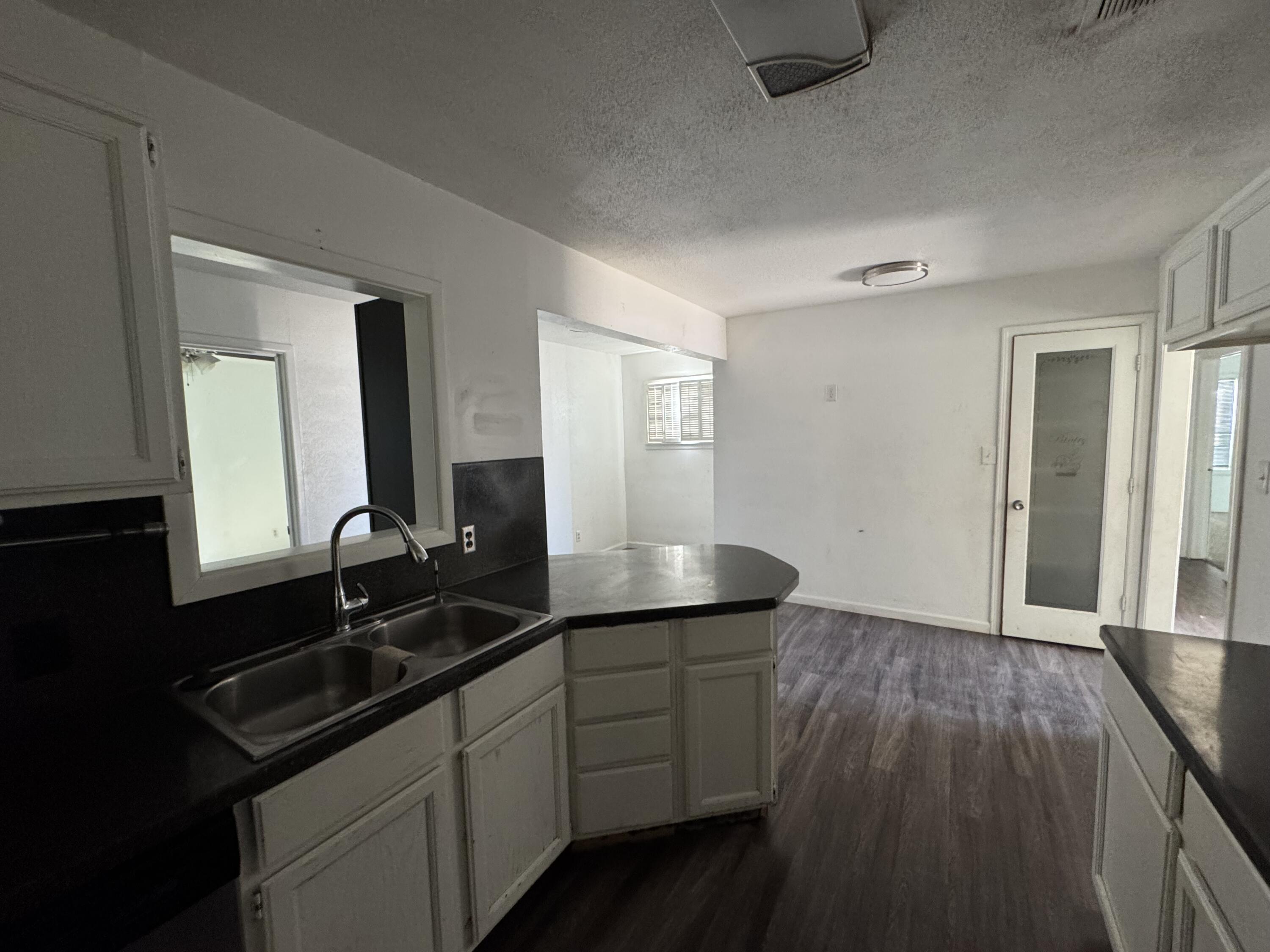 2016 47th Street Lubbock, TX 79412 - Photo 6 of 24 IMG_5874