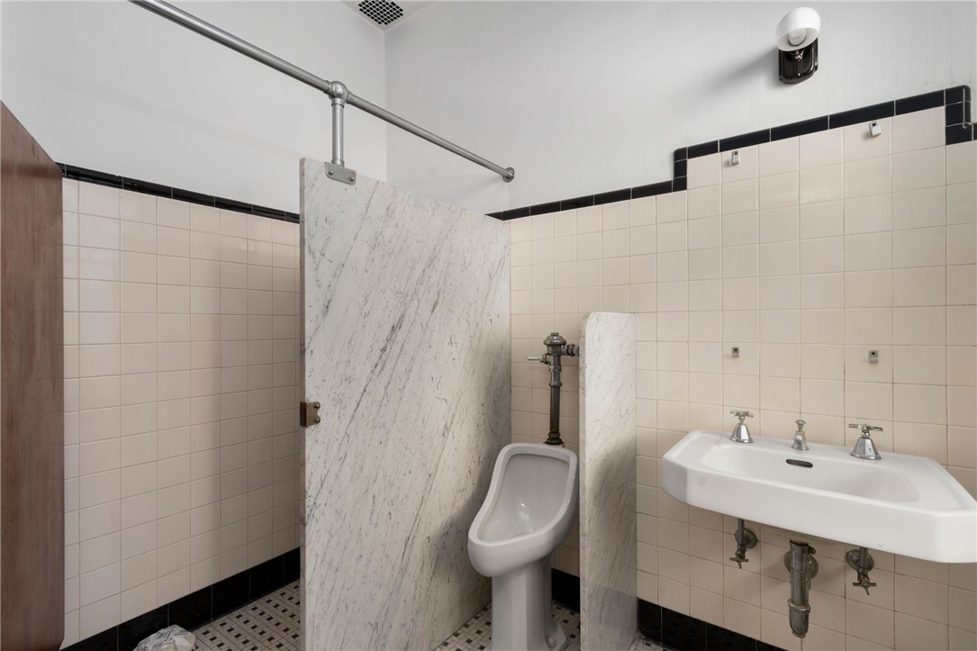 216 Main Street Pawtucket, RI 02860 - Photo 28 of 49