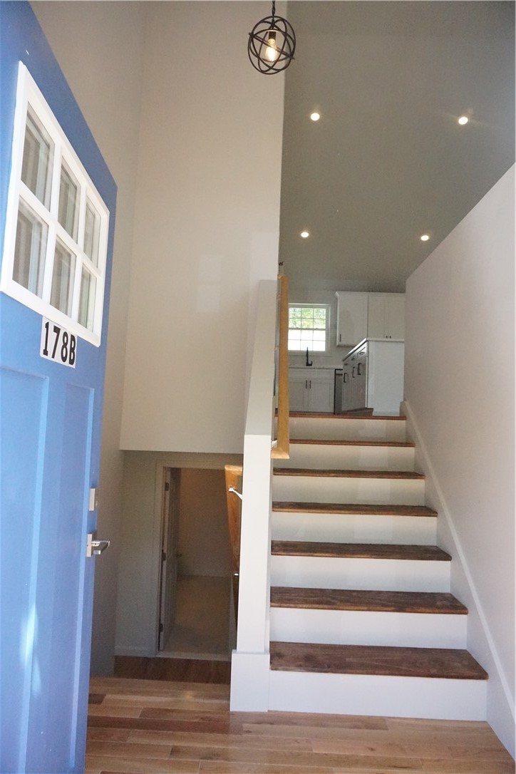 178 Highland Street Cranston, RI 02920 - Photo 5 of 34