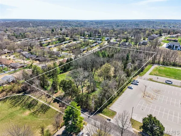 $575,000 | 1400 Flora Del Drive, Fenton, MO 63026